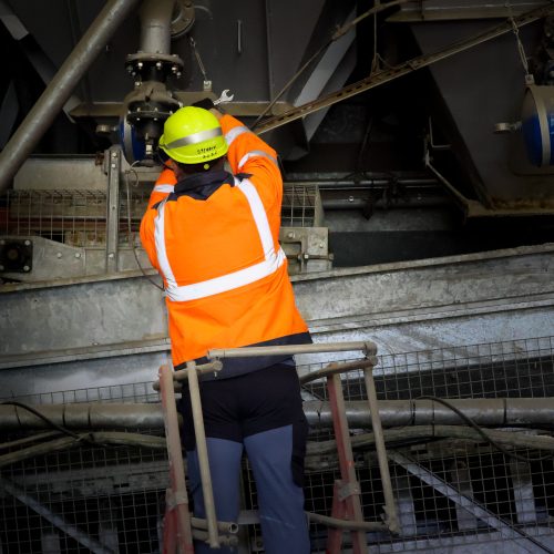 S.L.3.E en train de sécuriser une installation technique, dans un stadium en Gironde.